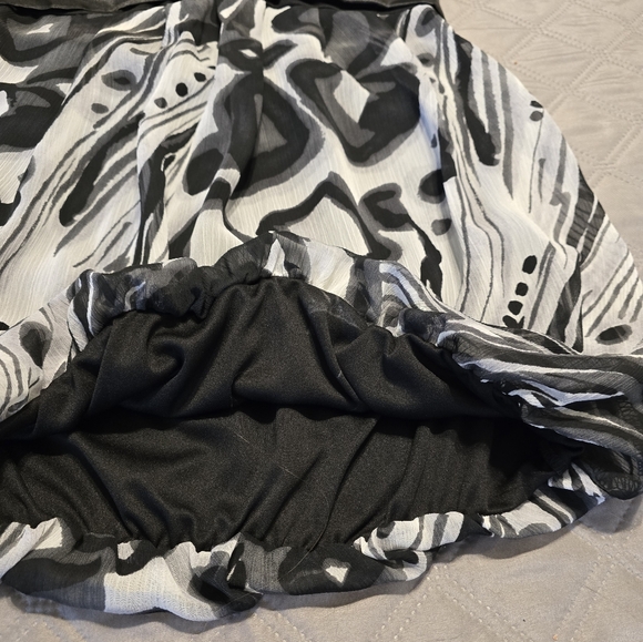 New without tags Charlotte Russe strapless bubble bottom top. - Picture 3 of 7